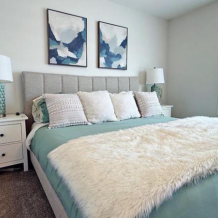 Stylish Home With 3 King Beds,Garage,Disney+ Edmonton Exteriér fotografie