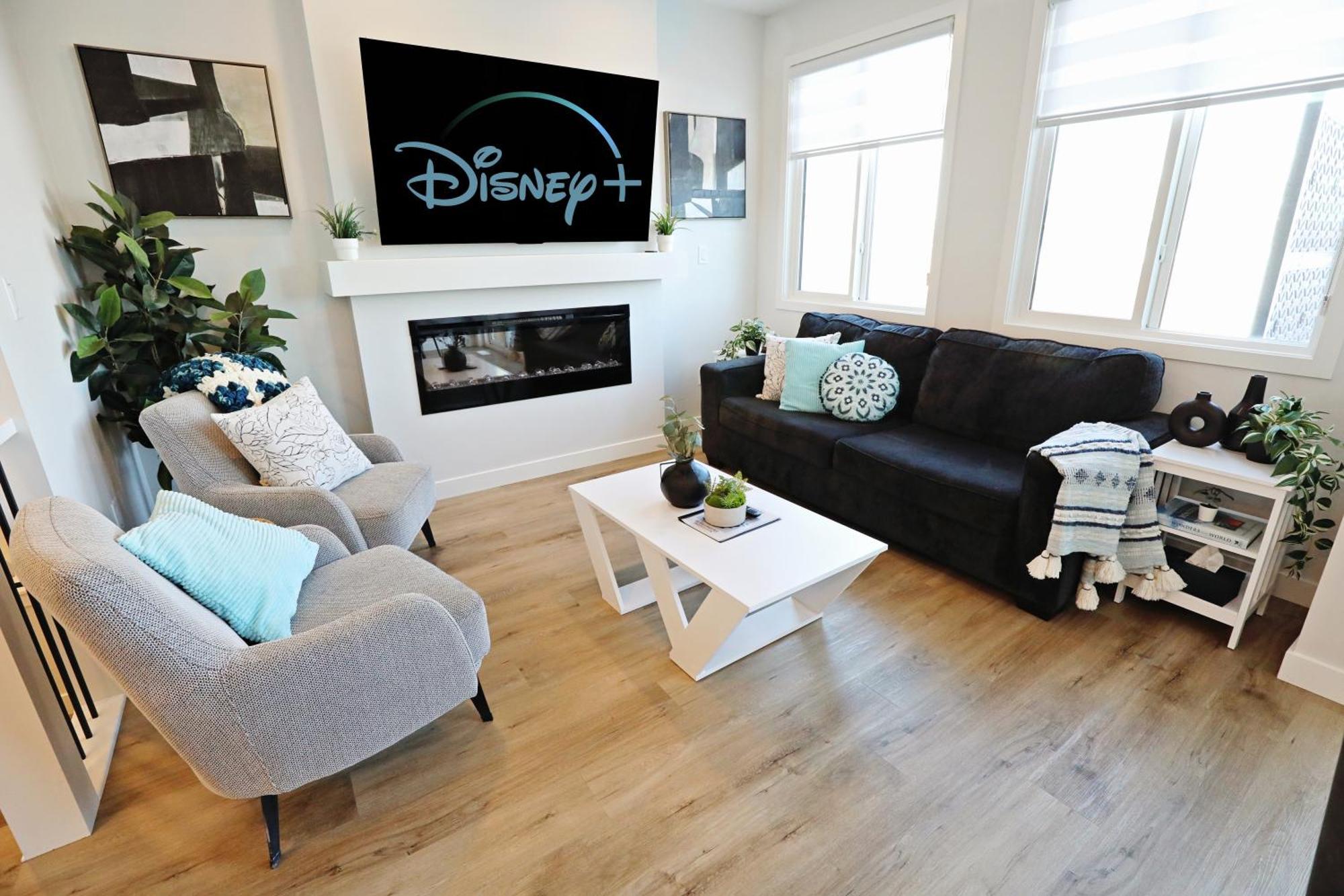 Stylish Home With 3 King Beds,Garage,Disney+ Edmonton Exteriér fotografie