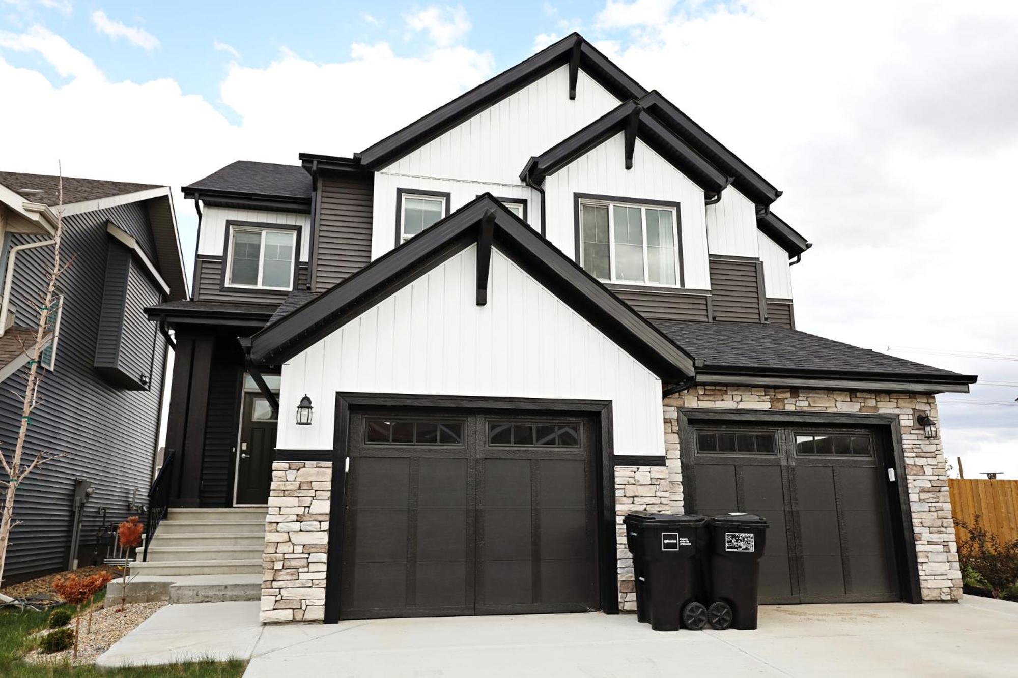 Stylish Home With 3 King Beds,Garage,Disney+ Edmonton Exteriér fotografie