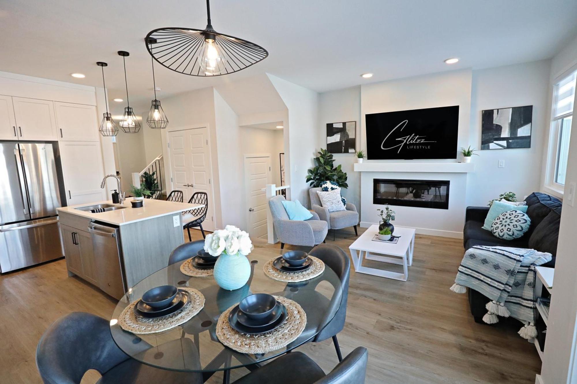 Stylish Home With 3 King Beds,Garage,Disney+ Edmonton Exteriér fotografie